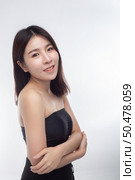 Women wearing black strapless blouses Turn your head to the right and grasp her arm. Стоковое фото, агентство Ingram Publishing / Фотобанк Лори