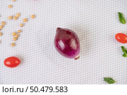 Shallot taken close up on a white background. Стоковое фото, агентство Ingram Publishing / Фотобанк Лори