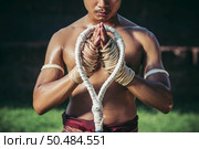 Boxers tie the rope in their hands and hands to respect the teacher. Стоковое фото, агентство Ingram Publishing / Фотобанк Лори