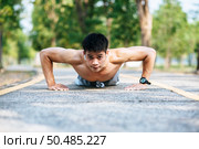 The men who removed the shirts had muscles push up the streets. Стоковое фото, агентство Ingram Publishing / Фотобанк Лори