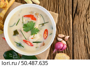 Tom Kha Kai in a bowl with kaffir lime leaves, lemongrass, red onion, galangal and chilli. Стоковое фото, агентство Ingram Publishing / Фотобанк Лори