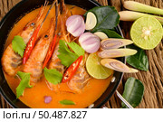 Tom Yum Kung Thai hot spicy soup shrimp with lemon grass,lemon,galangal and chilli on wooden background Thailand Food. Стоковое фото, агентство Ingram Publishing / Фотобанк Лори