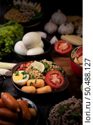 Instant noodles with minced pork, lime, onion, green peas, golden needle mushroom, and baby corn. Стоковое фото, агентство Ingram Publishing / Фотобанк Лори