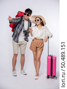Men and women dressed up wearing glasses to travel with suitcases. Стоковое фото, агентство Ingram Publishing / Фотобанк Лори