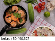 Baked shrimp with glass noodles in a deep frying pan. Стоковое фото, агентство Ingram Publishing / Фотобанк Лори