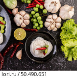 Rice noodle with long beans, tomatoes, bitter melon, chilies, garlic and lime. Стоковое фото, агентство Ingram Publishing / Фотобанк Лори