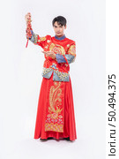 Man wear Cheongsam smile to get Firecrackers from boss in chinese new year. Стоковое фото, агентство Ingram Publishing / Фотобанк Лори