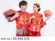 The Man and woman get the red bag , gift money and some gift from their relative in wedding day. Стоковое фото, агентство Ingram Publishing / Фотобанк Лори