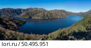 Scenic view of the lake at the Vilarinho das Furnas Dam, Peneda Geres National Park, in Portugal. Стоковое фото, агентство Ingram Publishing / Фотобанк Лори