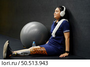 Young female with one prosthetic leg with the practice of using prosthetic legs to walk, exercise and and daily activities. Стоковое фото, агентство Ingram Publishing / Фотобанк Лори