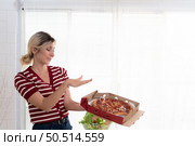 Young female think that pizza is a food that has very little nutritional benefit. On the contrary it is harmful to health in the long run. Стоковое фото, агентство Ingram Publishing / Фотобанк Лори