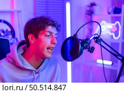 Professional gamers talk about gaming techniques for amateur gamers. to develop skills faster. Стоковое фото, агентство Ingram Publishing / Фотобанк Лори