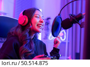 Professional gamers talk about gaming techniques for amateur gamers. to develop skills faster. Стоковое фото, агентство Ingram Publishing / Фотобанк Лори