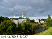 Городской пейзаж города Витебск в Белоруссии, вид на реку Витьба. Стоковое фото, фотограф Максим Соколов / Фотобанк Лори