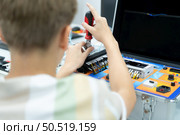 Youngsters utilizing the hand robot technology are having fun learning the electronic circuit board and hand robot controller of robot technology, which is one of the STEM courses. Стоковое фото, агентство Ingram Publishing / Фотобанк Лори