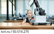 Children using the hand robot technology, Students are studying technology, which is one of the STEM courses. Стоковое фото, агентство Ingram Publishing / Фотобанк Лори