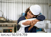 Portrait of a young female engineer in the welding robot industry, posed like a top model. Стоковое фото, агентство Ingram Publishing / Фотобанк Лори