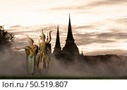Khon, Is a classical Thai dance in mask. Except for these two characters who weren’t wearing masks. because these are the main actor and actress of the story. Стоковое фото, агентство Ingram Publishing / Фотобанк Лори