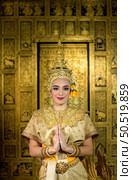 Khon, Is a classical Thai dance in mask. Except for this characters who weren’t wearing masks. because she is the main actress of the story. Стоковое фото, агентство Ingram Publishing / Фотобанк Лори