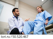 The doctor did a daily check-up and talked about the serious illness that had happened to the girl. to know the progress of treatment. Стоковое фото, агентство Ingram Publishing / Фотобанк Лори