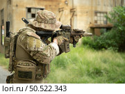 Special forces soldier in camouflage with a pair of weapons that are full of modern technology and complete for battle. Стоковое фото, агентство Ingram Publishing / Фотобанк Лори