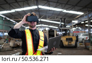 Engineer and mechanical system placement in the old mechanical factory by using a virtual reality simulator design to achieve the most efficient and accurate. Стоковое фото, агентство Ingram Publishing / Фотобанк Лори