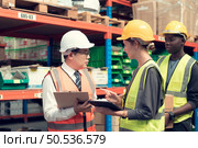 Before exporting to other nations, The product owner meets with the foreman and warehouse personnel to verify their own items held at this warehouse. Стоковое фото, агентство Ingram Publishing / Фотобанк Лори