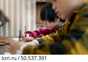 A group of students from an international school that promotes creativity and places children at the center of learning in a variety of subjects. Стоковое фото, агентство Ingram Publishing / Фотобанк Лори