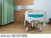 Premium patient room in hospital with complete facilities for patients. Стоковое фото, агентство Ingram Publishing / Фотобанк Лори