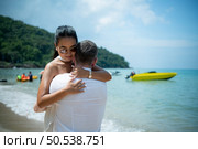 A young white man Asking for an Asian girl to marry with a diamond ring on a beach as beautiful as heaven. Стоковое фото, агентство Ingram Publishing / Фотобанк Лори
