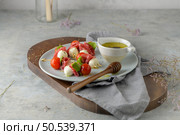 Italian style appetizer, antipasto skewer or caprese on a stick with basil, salami, mozarella and tomatoes. Стоковое фото, агентство Ingram Publishing / Фотобанк Лори