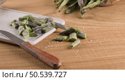 Heap of green beans on a rustic wooden table top view. Cutting board with green beans. Стоковое фото, агентство Ingram Publishing / Фотобанк Лори