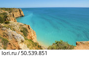 Cliffs view by Atlantic Ocean, Lagos, Algarve, Portugal. Стоковое фото, агентство Ingram Publishing / Фотобанк Лори