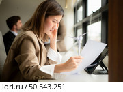 Young businesswoman and diverse group of business people working together in office, Brainstorming on how to use natural energy from wind and sunlight to offer customers. Стоковое фото, агентство Ingram Publishing / Фотобанк Лори