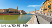 View of the middle bridge on the Arno river and the praetorian palace in Pisa, Italy.. View of the middle bridge. Стоковое фото, агентство Ingram Publishing / Фотобанк Лори