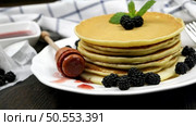 Delicious golden pancakes with fresh blackberries and raspberry jam. Стоковое фото, агентство Ingram Publishing / Фотобанк Лори
