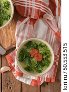Caldo verde popular soup in Portuguese cuisine. traditional ingredients for caldo verde are potatoes, collard greens , olive oil and salt. Additionally garlic or onion may be added. Стоковое фото, агентство Ingram Publishing / Фотобанк Лори