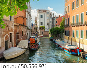 Boats in Venice on the Grand Canal, Italy. Boats on the canal. Стоковое фото, агентство Ingram Publishing / Фотобанк Лори