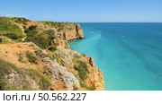 Cliffs view by Atlantic Ocean, Lagos, Algarve, Portugal. Стоковое фото, агентство Ingram Publishing / Фотобанк Лори