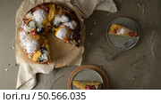 Bolo do Rei or King’s Cake, Made for Christmas, Carnavale or Mardi Gras on kitcthen countertop. Стоковое фото, агентство Ingram Publishing / Фотобанк Лори