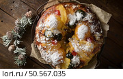 Bolo do Rei or King’s Cake, Made for Christmas, Carnavale or Mardi Gras with Christmas season elements in Background. Стоковое фото, агентство Ingram Publishing / Фотобанк Лори