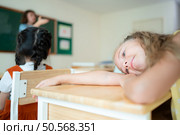 When class becomes dull. The kids started to feel tired and sleepy. Стоковое фото, агентство Ingram Publishing / Фотобанк Лори