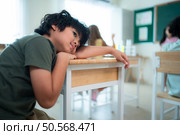 When class becomes dull. The kids started to feel tired and sleepy. Стоковое фото, агентство Ingram Publishing / Фотобанк Лори
