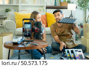 Young couples and a small firm are selling things online via social media channels. Стоковое фото, агентство Ingram Publishing / Фотобанк Лори
