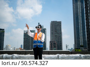 Engineers use VR machines to inspect completed air conditioning and water systems before testing for further work. Стоковое фото, агентство Ingram Publishing / Фотобанк Лори