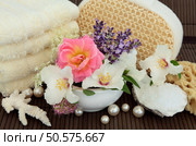 Rose, syringa, elderflower and lavender herb flower blossom, cream towels, exfloiating scrub, natural sponge,   shells, spa sea salt and pearls over bamboo. Стоковое фото, агентство Ingram Publishing / Фотобанк Лори