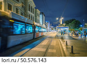 Istanbul train arriving in Sultanahmet Square at night. Стоковое фото, агентство Ingram Publishing / Фотобанк Лори