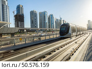 New modern tram in Dubai, United Arab Emirates. Стоковое фото, агентство Ingram Publishing / Фотобанк Лори