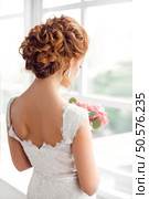 Beautiful bride with fashion wedding hairstyle. Стоковое фото, агентство Ingram Publishing / Фотобанк Лори