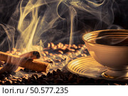Closeup of cinnamon scent and roasted coffee. Стоковое фото, агентство Ingram Publishing / Фотобанк Лори